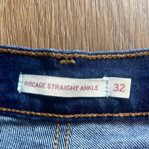 Levi's Blue Ribcage Straight Ankle Leg Jeans with Distressed Details - Picture 2 of 4